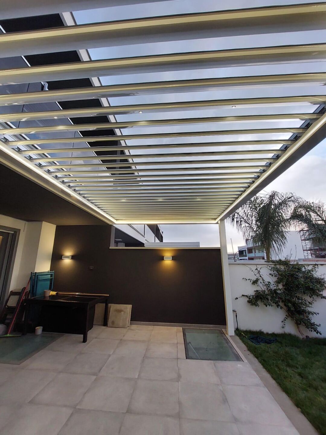 Pergotende e coperture bioclimatiche installate da D'Arcangelo